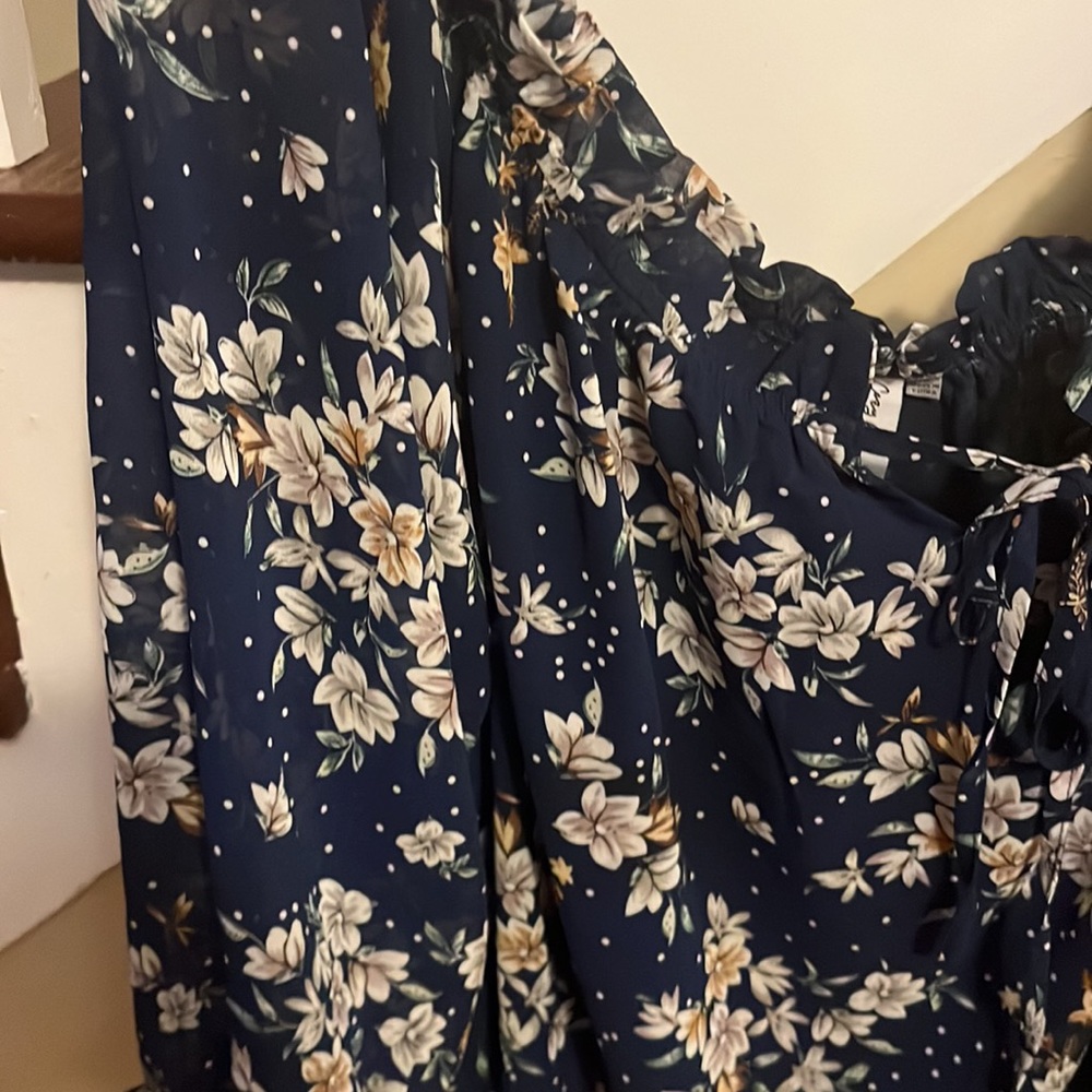 Brand new floral navy blouse X-Large - Picture 3 of 4